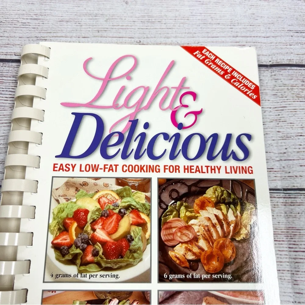Vintage Light & Delicious Low-Fat Spiral Cook Book 1996 Healthy Recipes
